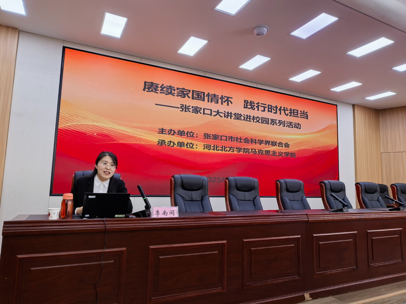 李楠月2.jpg